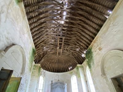 Intérieur toit après travaux Chapelle Domaine du Présent